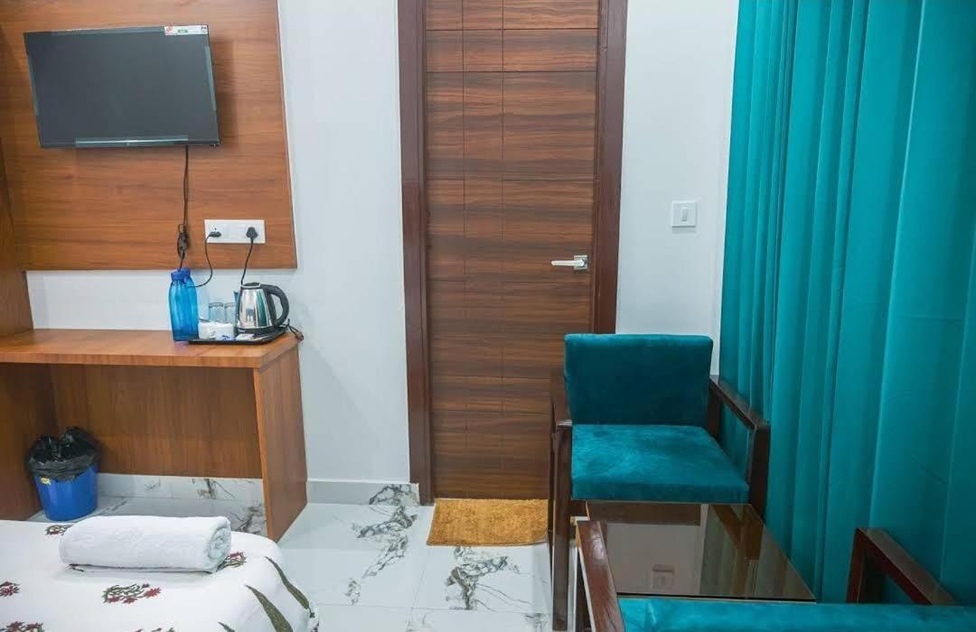 Hotel Parth Inn Rishīkesh Eksteriør billede